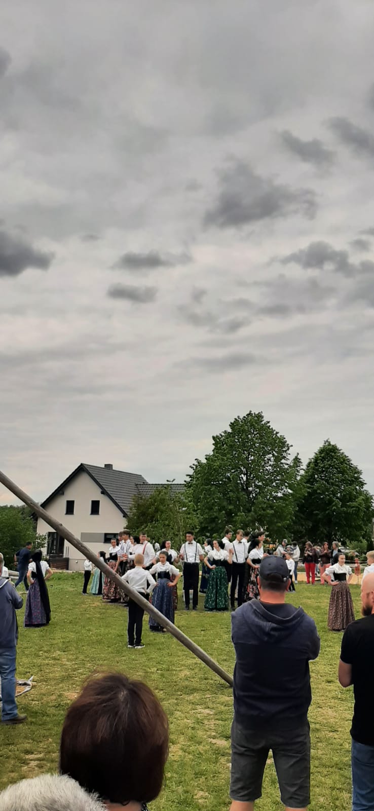 2023 05 14 Maibaumwerfen Wendischbaselitz Verkundigungsumzug
